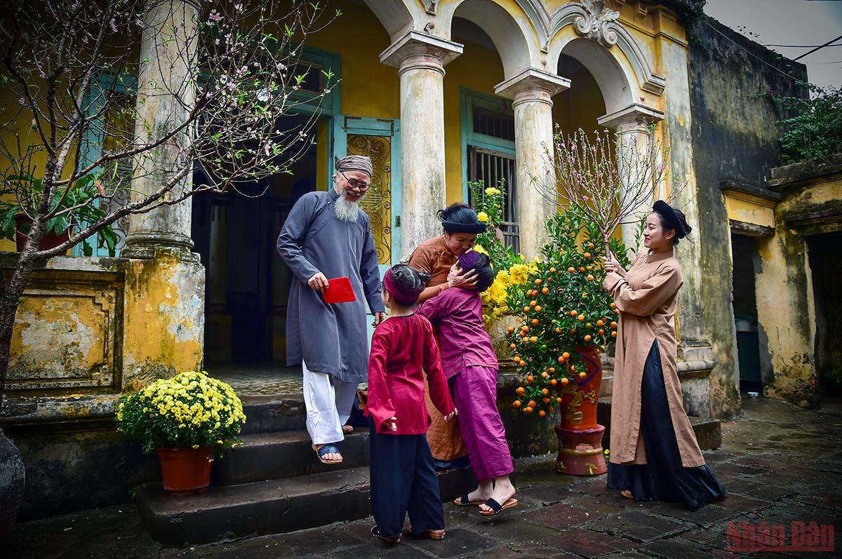 Phong tục x&ocirc;ng đất đầu năm