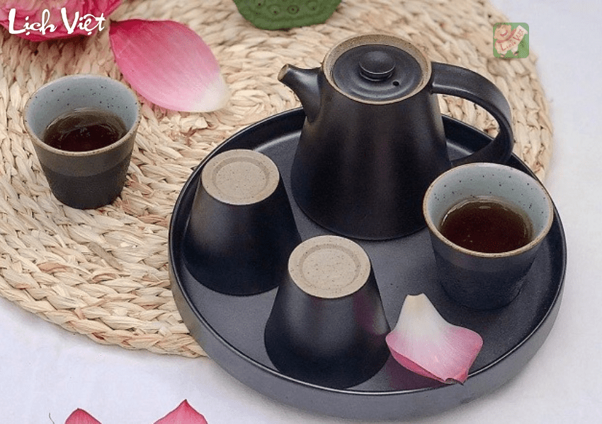 Bộ ấm tr&agrave; l&agrave;m qu&agrave; tết 2024