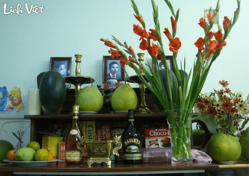 hoa lay ơn cắm b&agrave;n thờ ng&agrave;y Tết