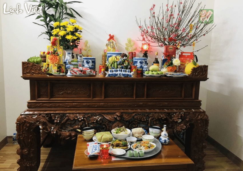 &Yacute; nghĩa của hoa cắm b&agrave;n thờ ng&agrave;y Tết